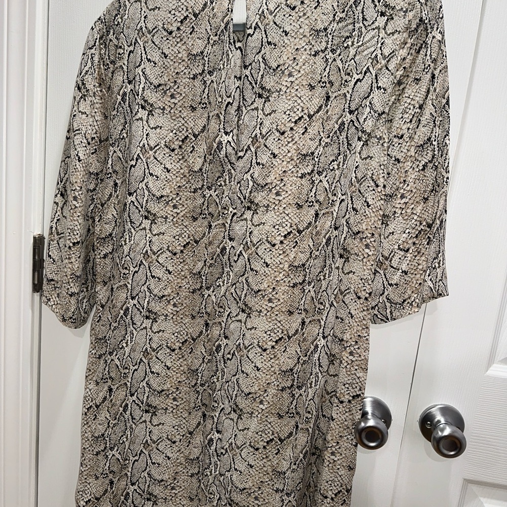 100% Silk Equipment Femme Beige Snake Silk Print Dress - Picture 6 of 10